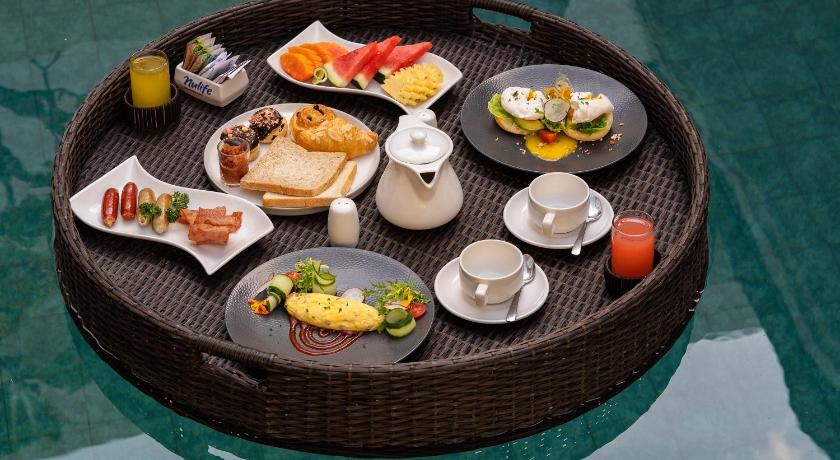 Tropical Bali Tour Floating Breakfast experience