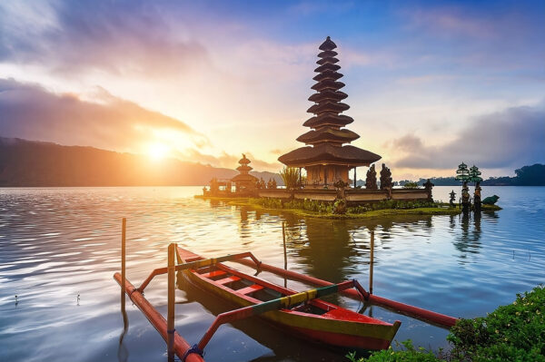 Bali's Iconic Beratan Lake Temple, Jatiluwih Rice Terrace, and Tanah Lot Tour